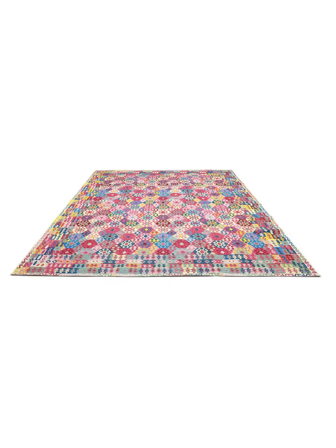 Multicolour vloerkleed met een geometrisch Kilim patroon.