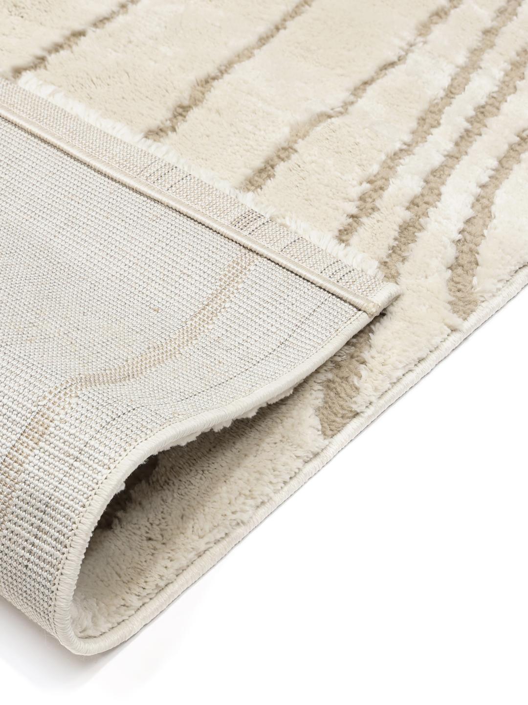 Tapis blanc crème avec des lignes abstraites en relief