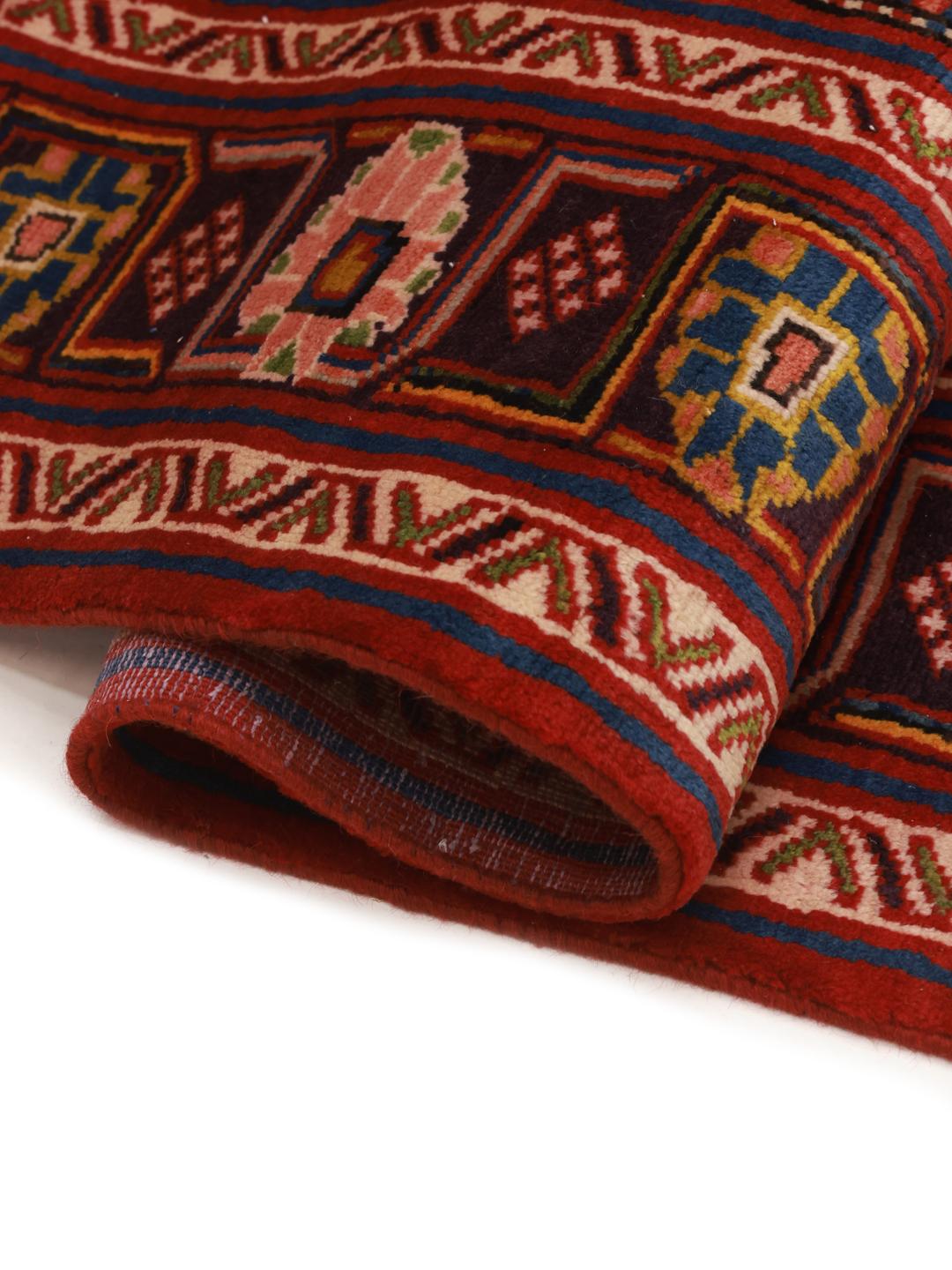 Handgeknoopt rood Joshaghan-tapijt met ingewikkelde geometrische patronen uit het Midden-Oosten