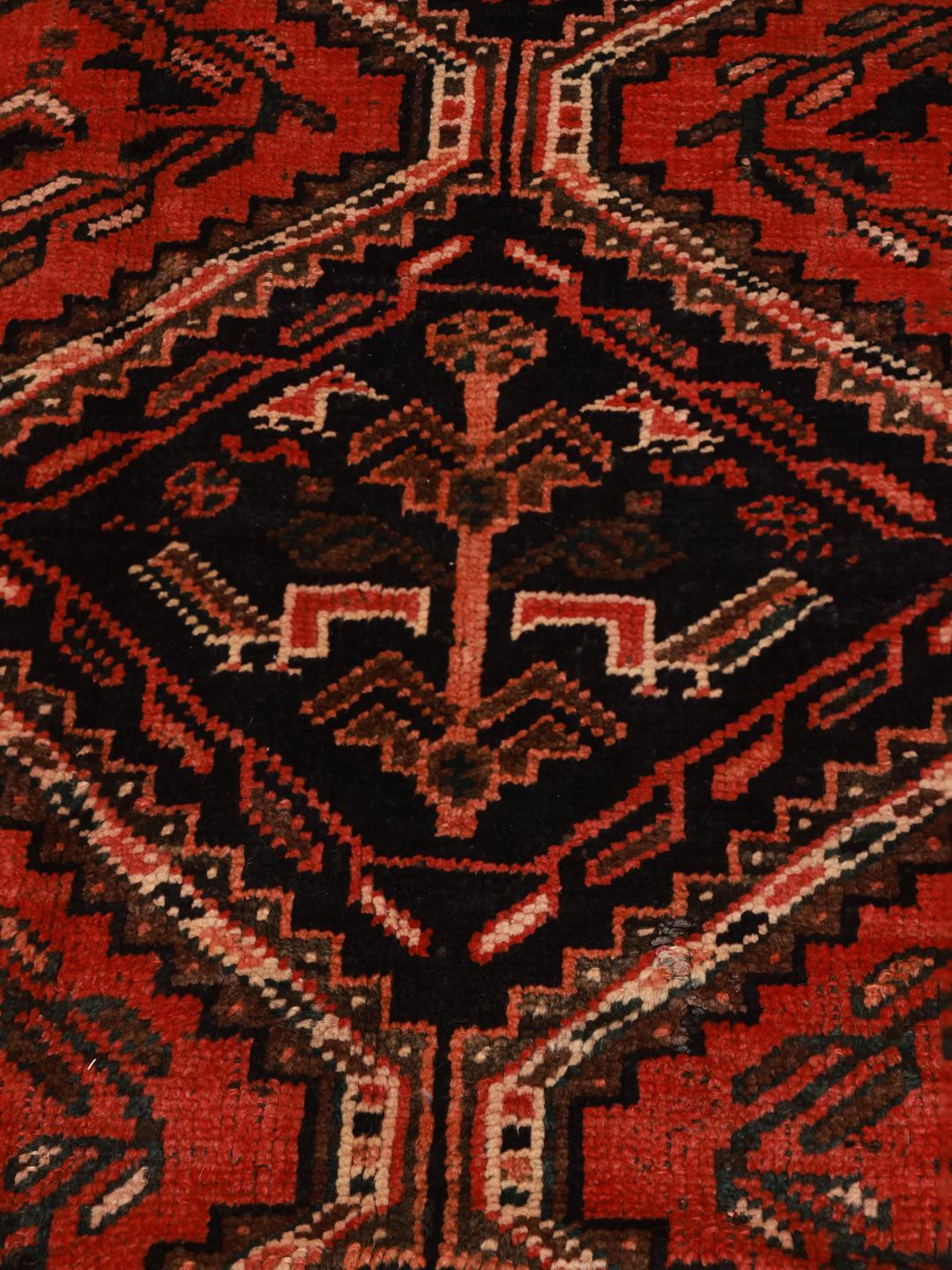Handgeknoopt Shiraz-tapijt uit het Midden-Oosten in tinten rood en zwart