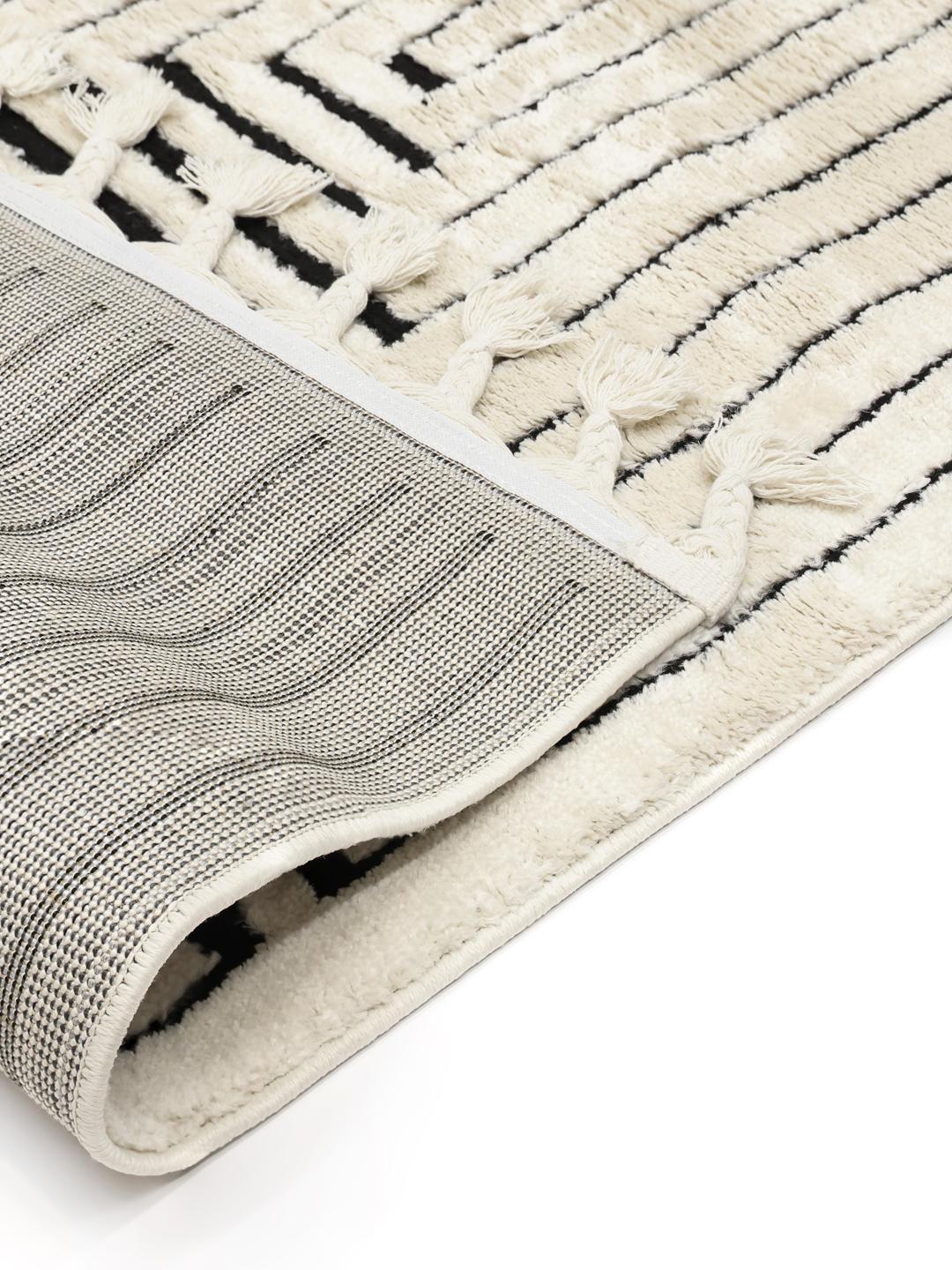 Crème wit vloerkleed met zwarte geometrische lijnen en franjes