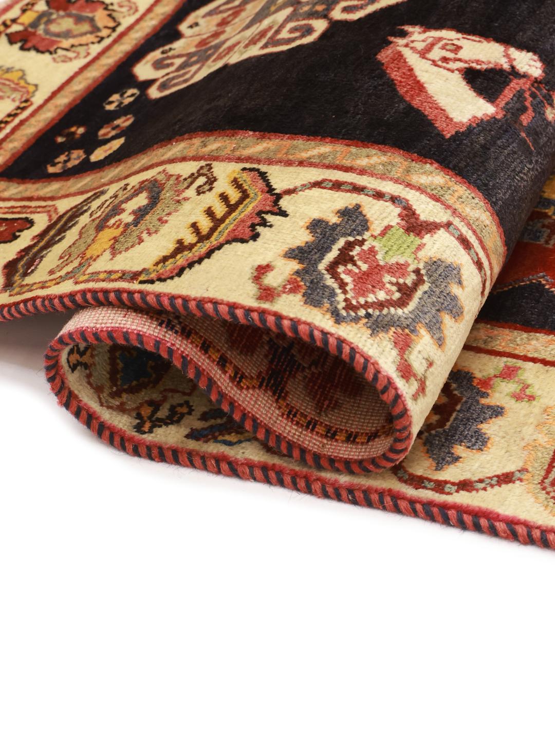 Hand-knotted Ghashghai rug from the Middle East in multicolor wool