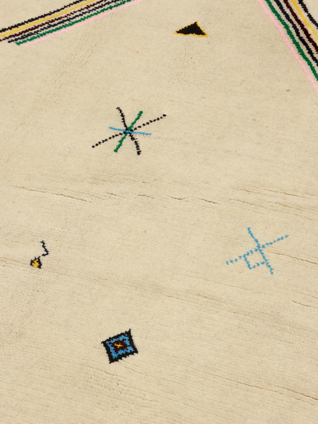 Håndknyttet beige marokkansk Berber-tæppe med farverige geometriske symboler