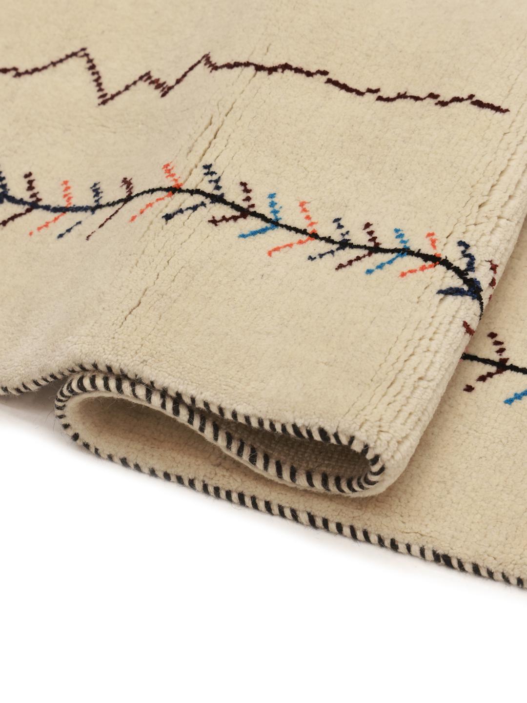 Handgeknoopt Marokkaans Berber-tapijt in beige met geometrische symbolen