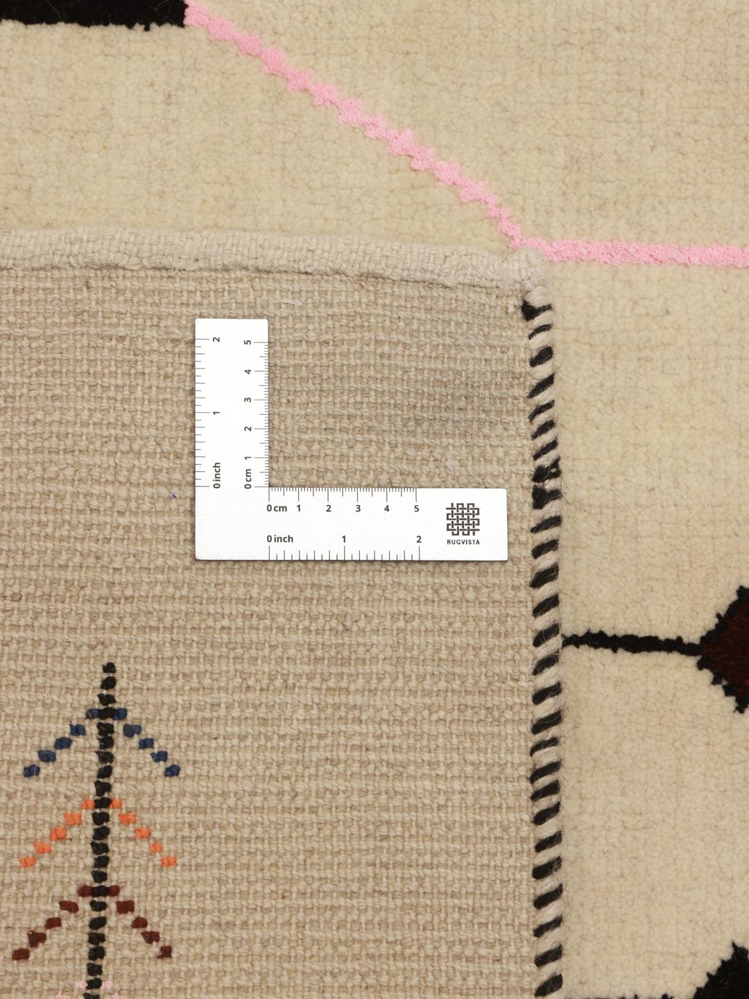 Handgeknoopt Marokkaans Berber-tapijt in beige met geometrische symbolen