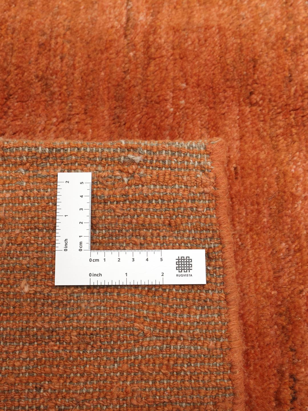 Een rood handgeknoopt Gabbeh-tapijt uit het Midden-Oosten