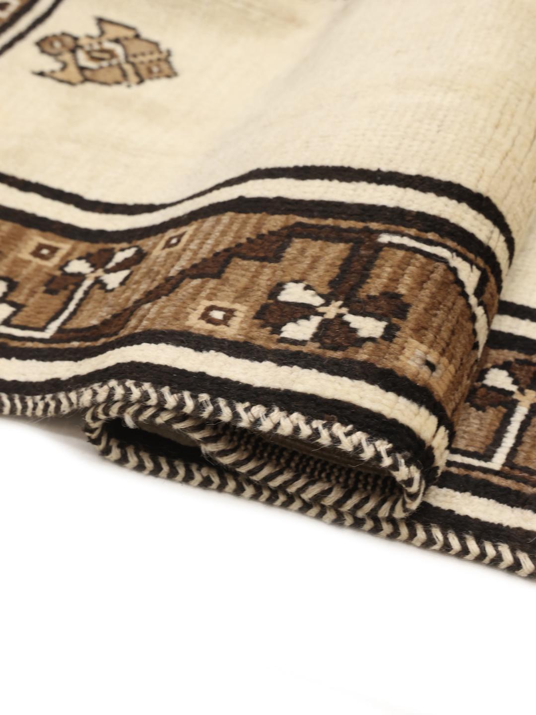 Hand-knotted Shiraz rug with geometric diamond motifs in beige and brown tones