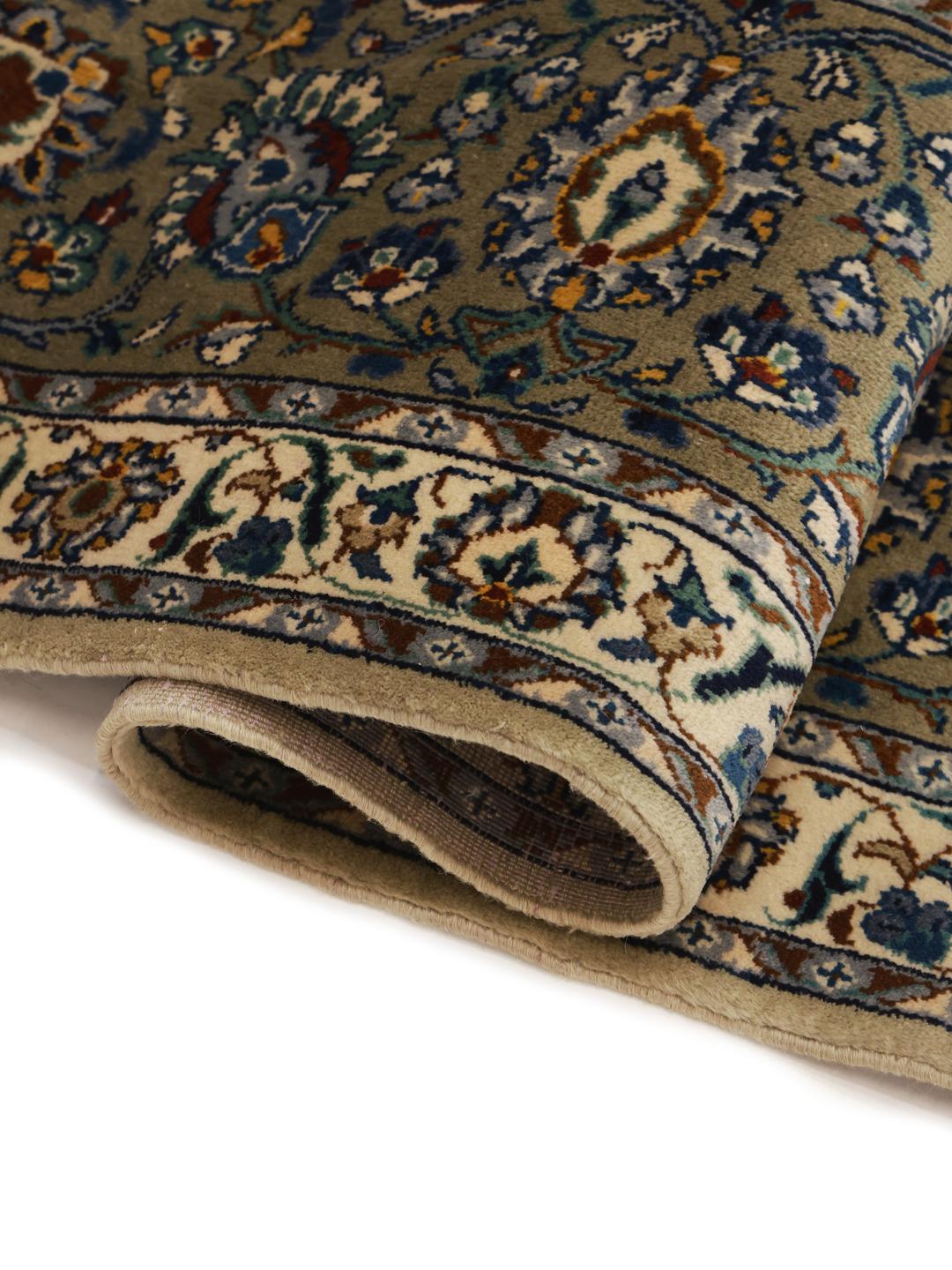 Handgeknoopt Keshan-tapijt uit het Midden-Oosten in beige met bloemmotieven