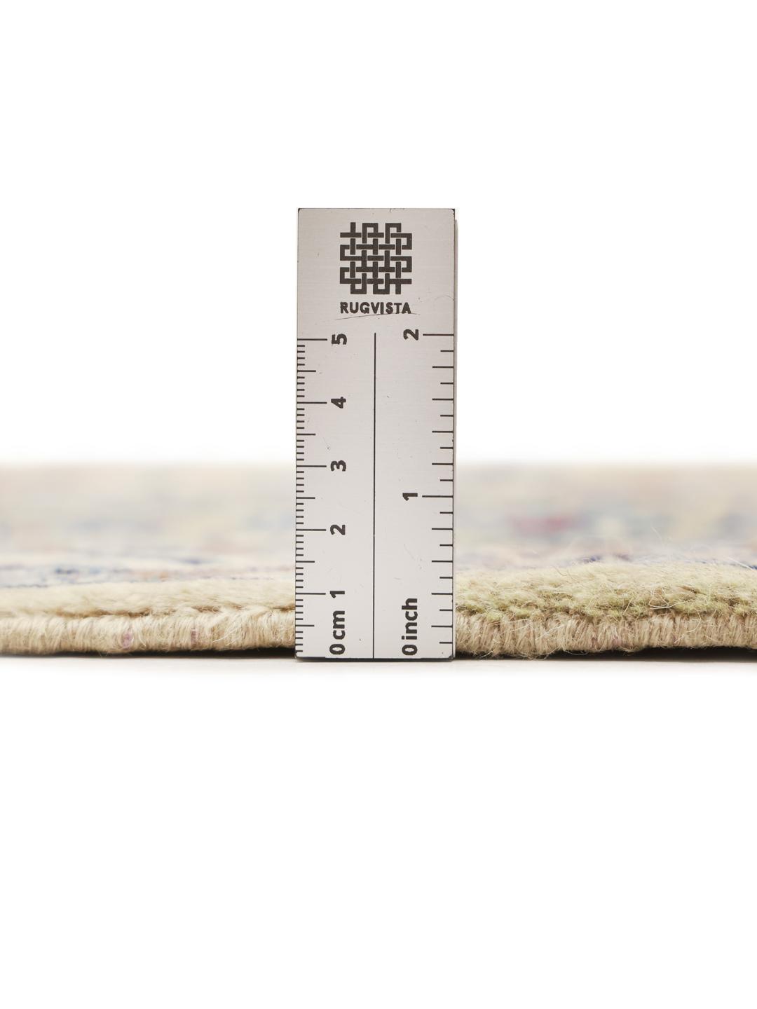 Handgeknoopt Keshan-tapijt uit het Midden-Oosten in beige met bloemmotieven