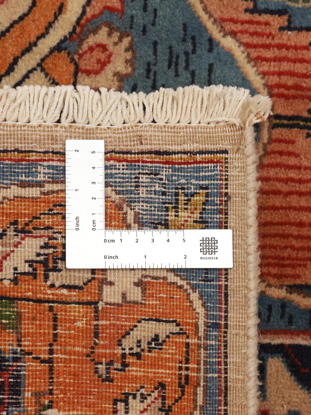 Et stort rektangulært Mashad-tæppe fra Mellemøsten med et blåt og beige billeddesign.