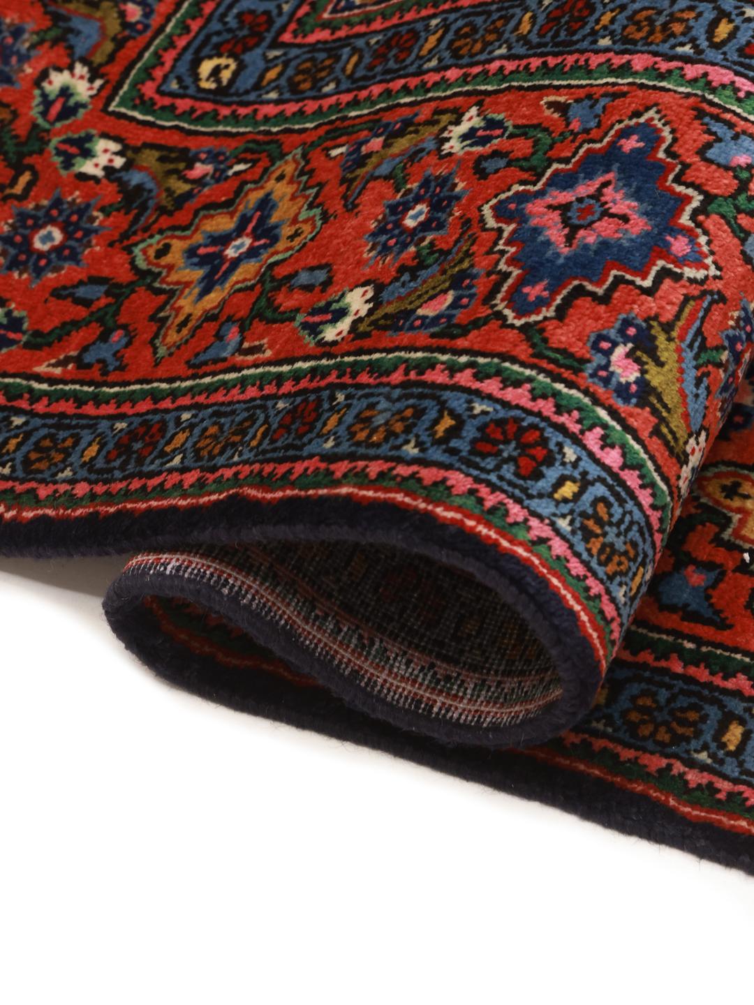 Met de hand geknoopt Wiss tapijt met traditionele patronen uit het Midden-Oosten in donkerrood en blauw