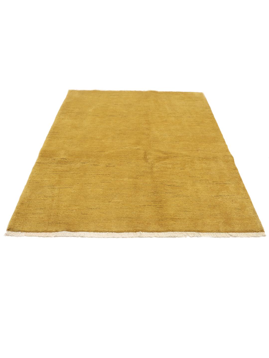 Tapis Gabbeh en laine noué à la main provenant du Moyen-Orient dans une couleur jaune vibrante.