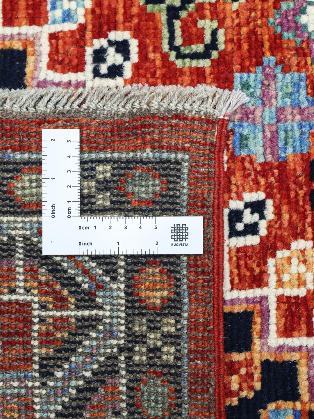 Handgeknoopt Kazak-tapijt uit Afghanistan met een donkerrood en blauw geometrisch ontwerp
