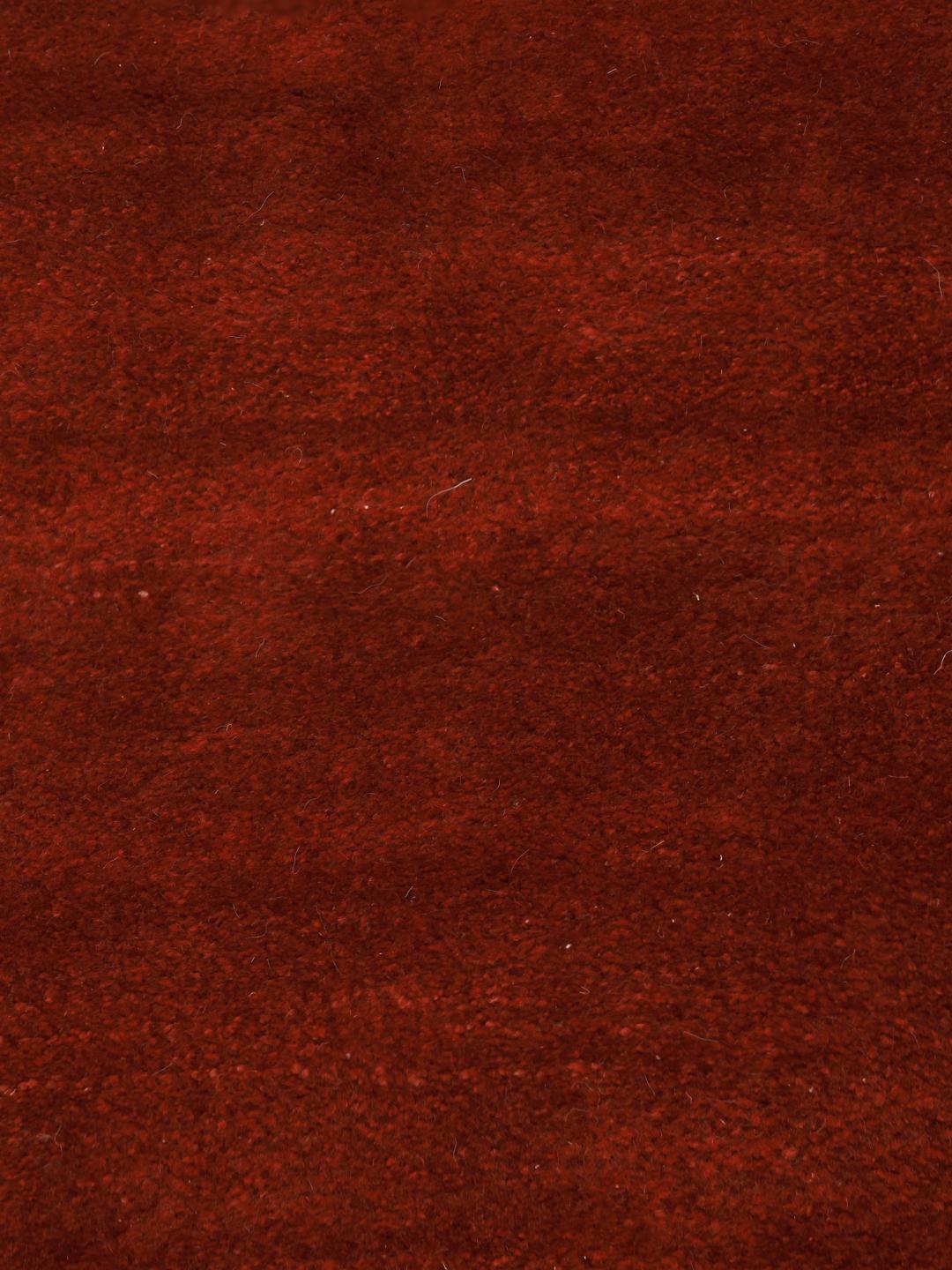 Tapis Gabbeh rouge noué à la main provenant du Moyen-Orient