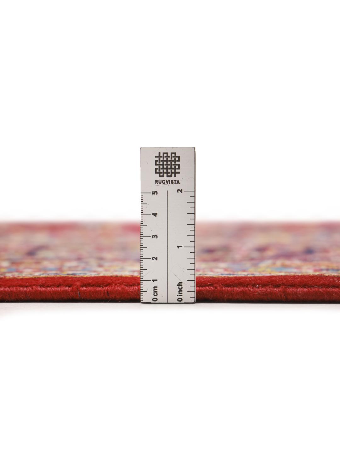 Een groot, rechthoekig handgeknoopt Keshan-tapijt uit het Midden-Oosten met een rood veld en sierlijke bloempatronen.