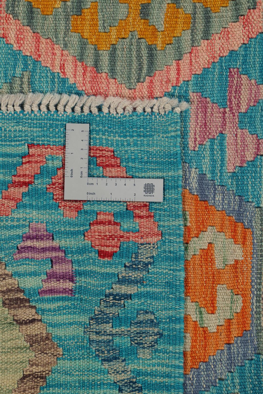 Handgeweven Kelim Afghan Old Style tapijt met levendige geometrische patronen in blauwtinten.