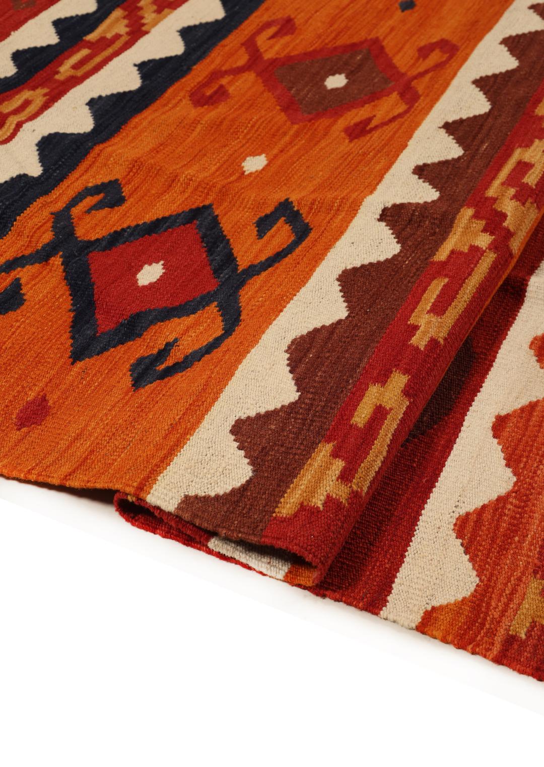 Duży ręcznie tkany afgański kilim z wielokolorowym geometrycznym wzorem i tradycyjnymi motywami plemiennymi