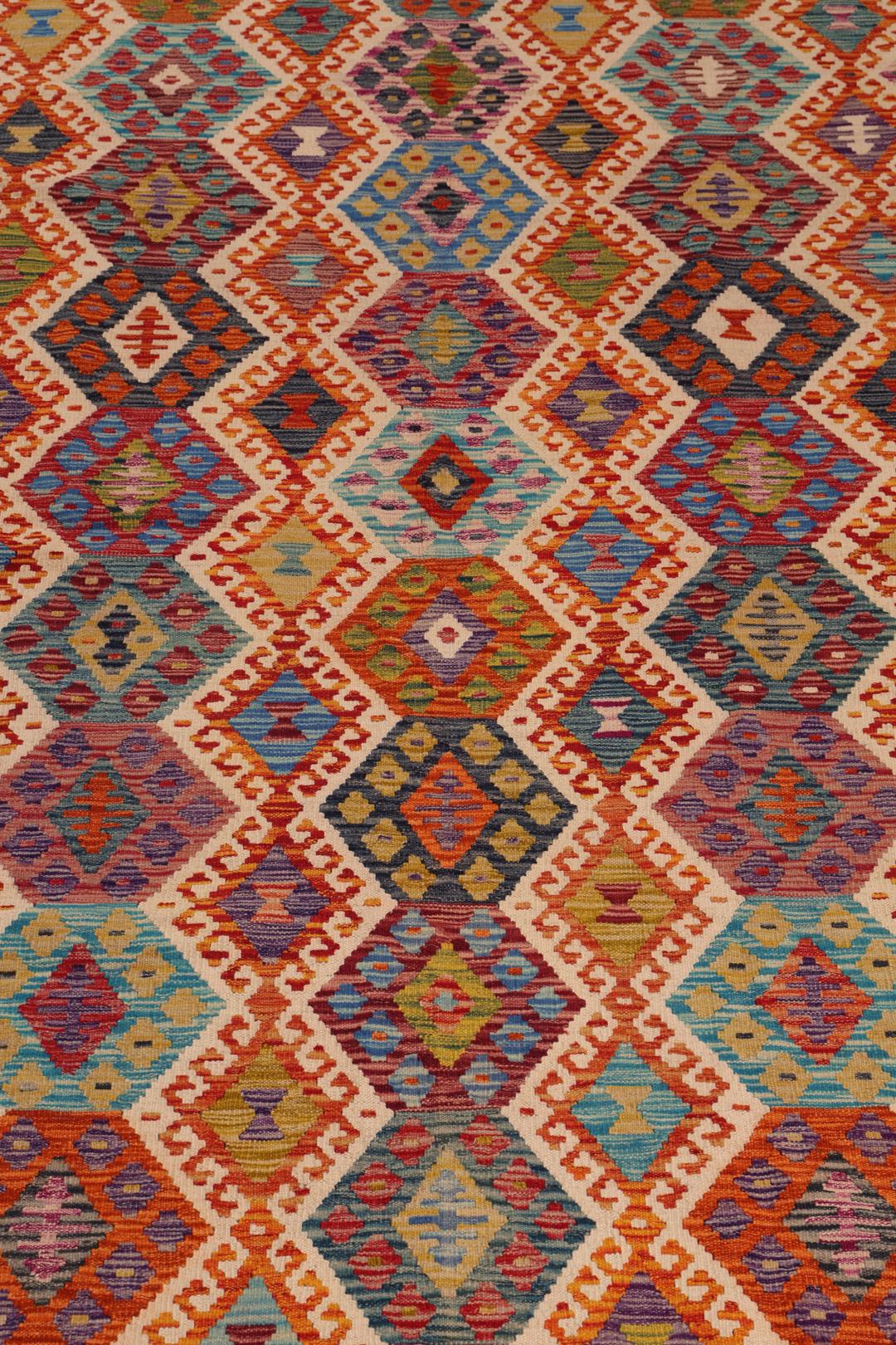 Handgeweven Afghaans Kelim tapijt met een levendig veelkleurig geometrisch patroon