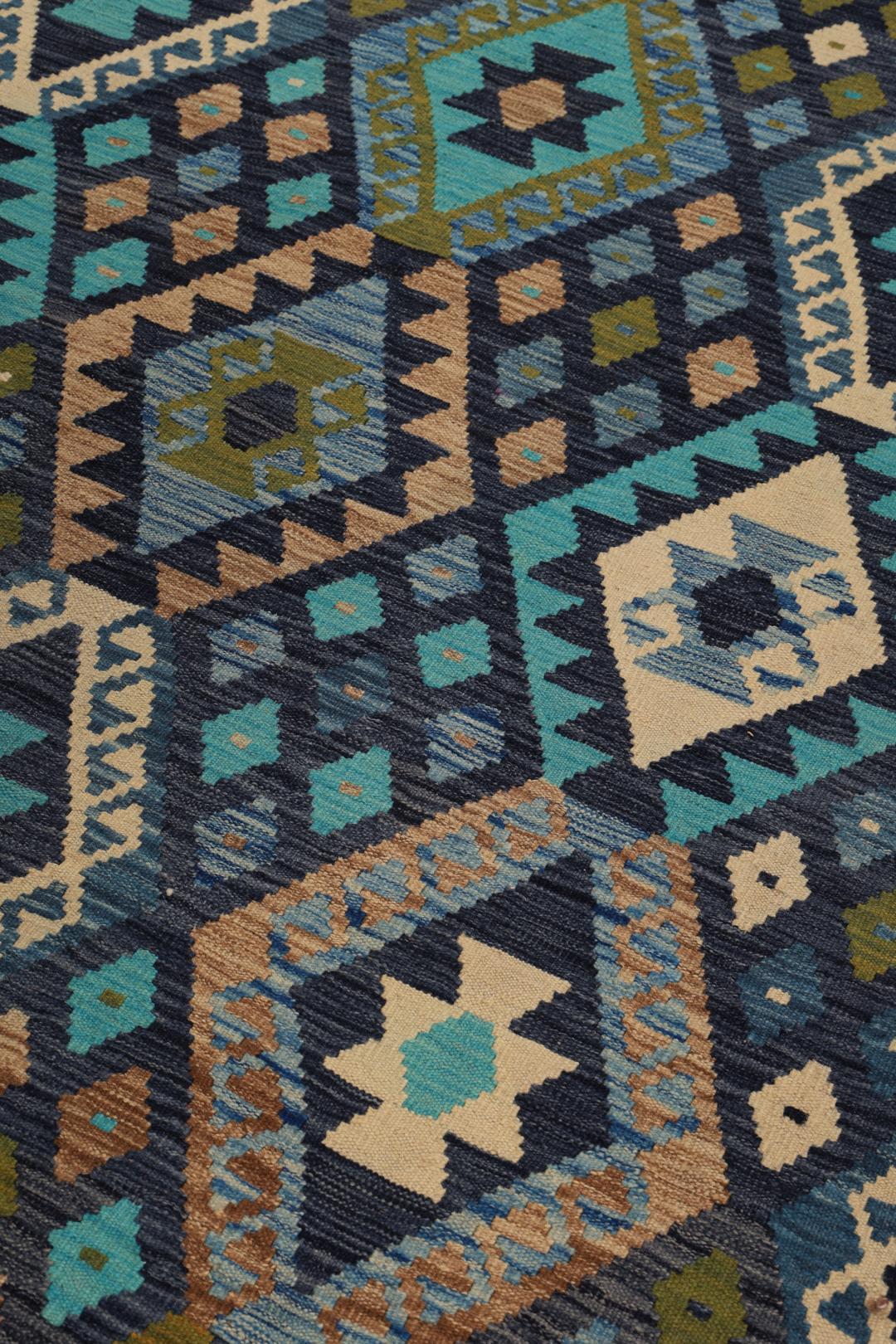 Håndvævet afghansk Kelim tæppe med geometriske diamantmotiver i blå og jordnære nuancer