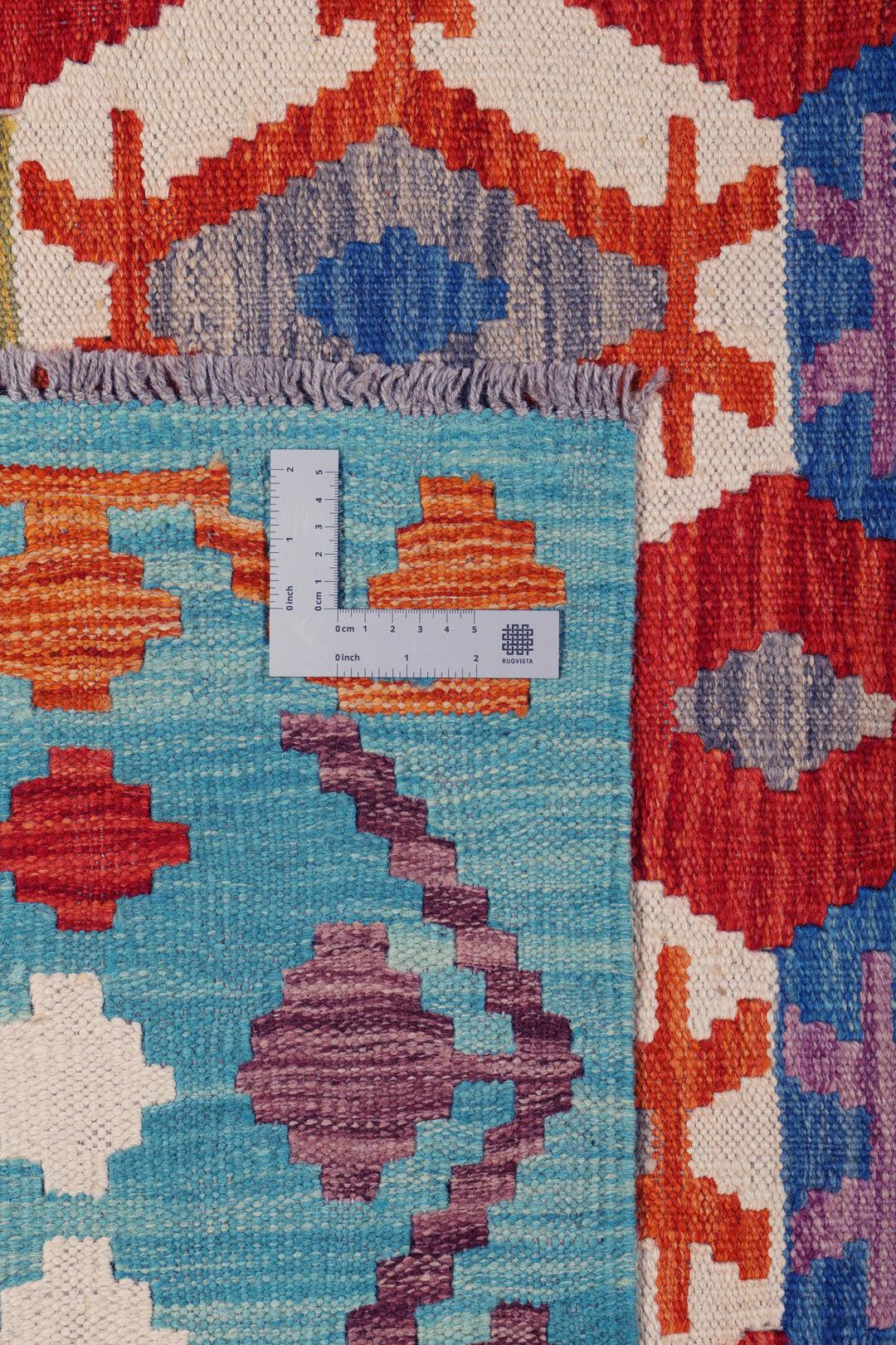 Handgeweven Afghan Kelim-tapijt met een levendig, meerkleurig geometrisch patroon.