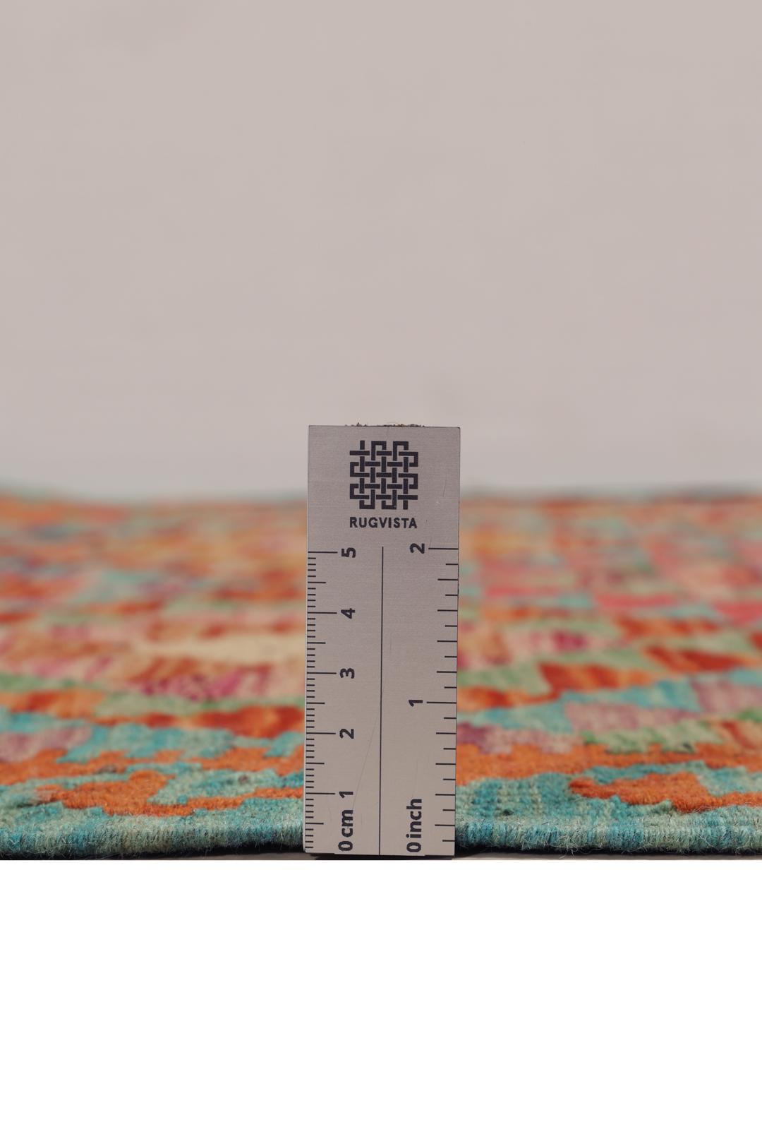 Runner afghano tessuto a mano con un vivace motivo geometrico multicolore