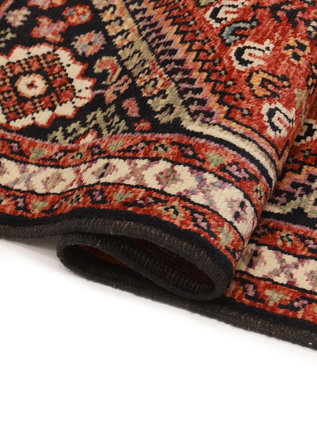 Handgeknüpfter Kazak-Läufer aus dem Nahen Osten aus roter und schwarzer Wolle