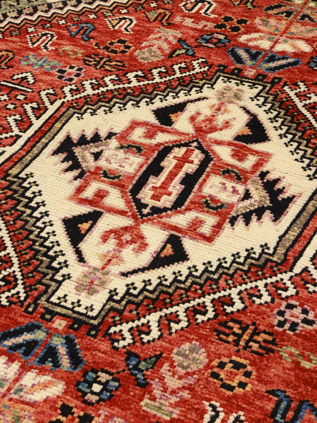 Tapis afghan Kazak noué à la main dans des tons rouge et noir