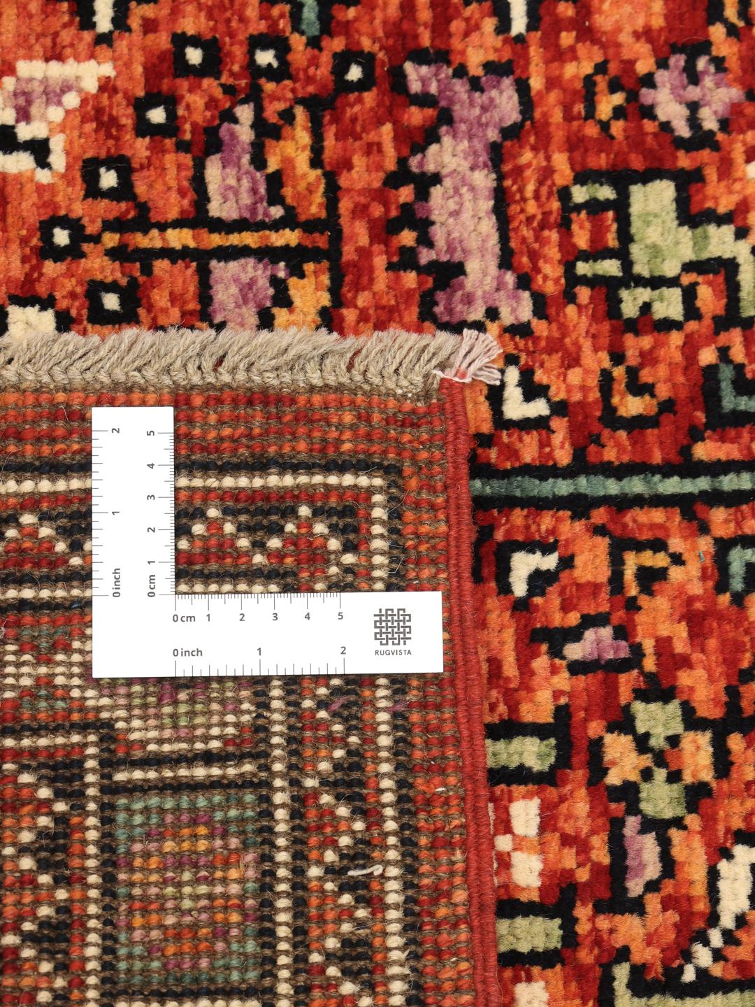 Tapis Kazak noué à la main provenant d'Afghanistan dans des tons rouge et bleu foncé