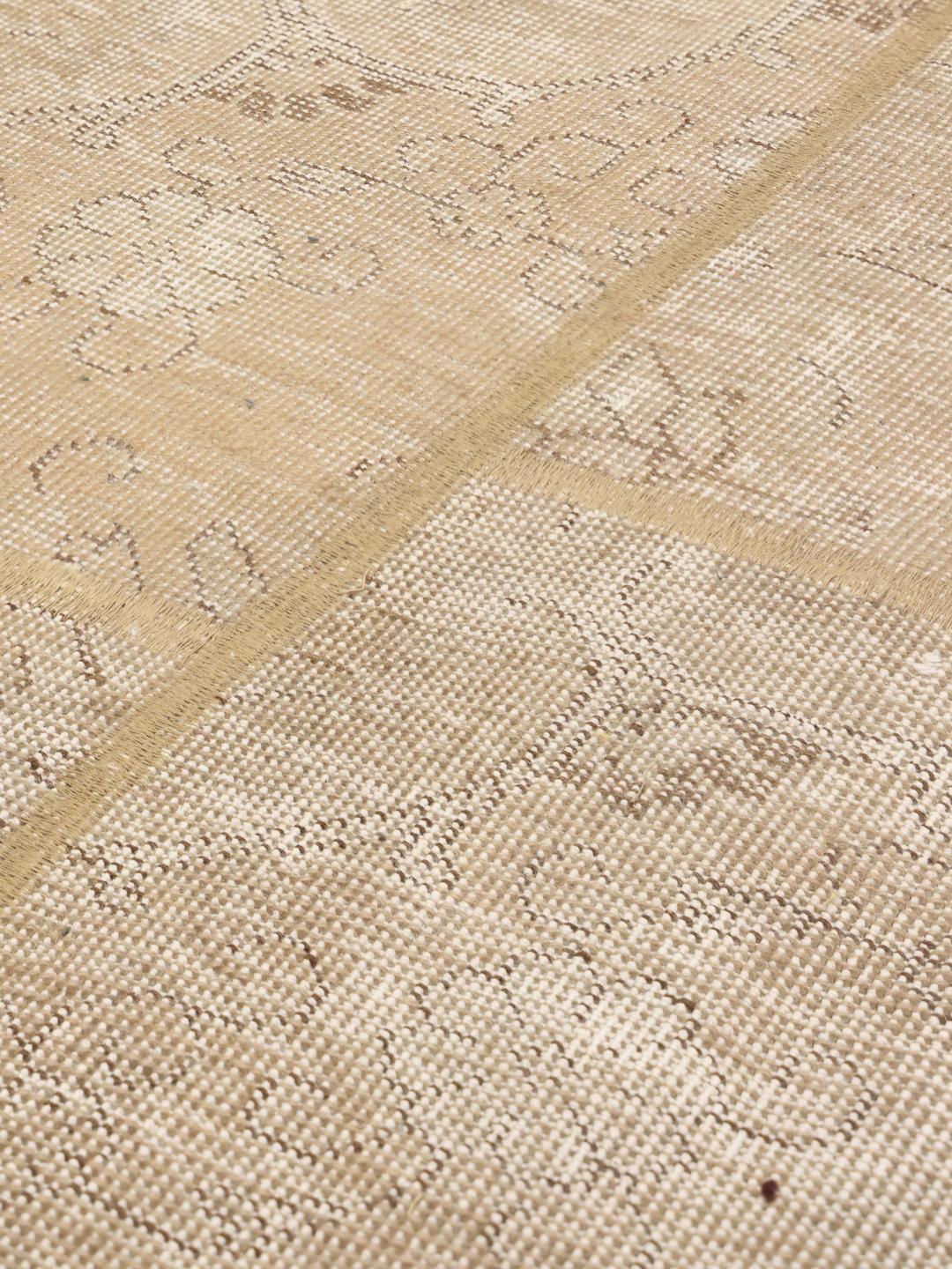 Kvadratisk håndlavet patchwork-tæppe fra Mellemøsten i beige nuancer