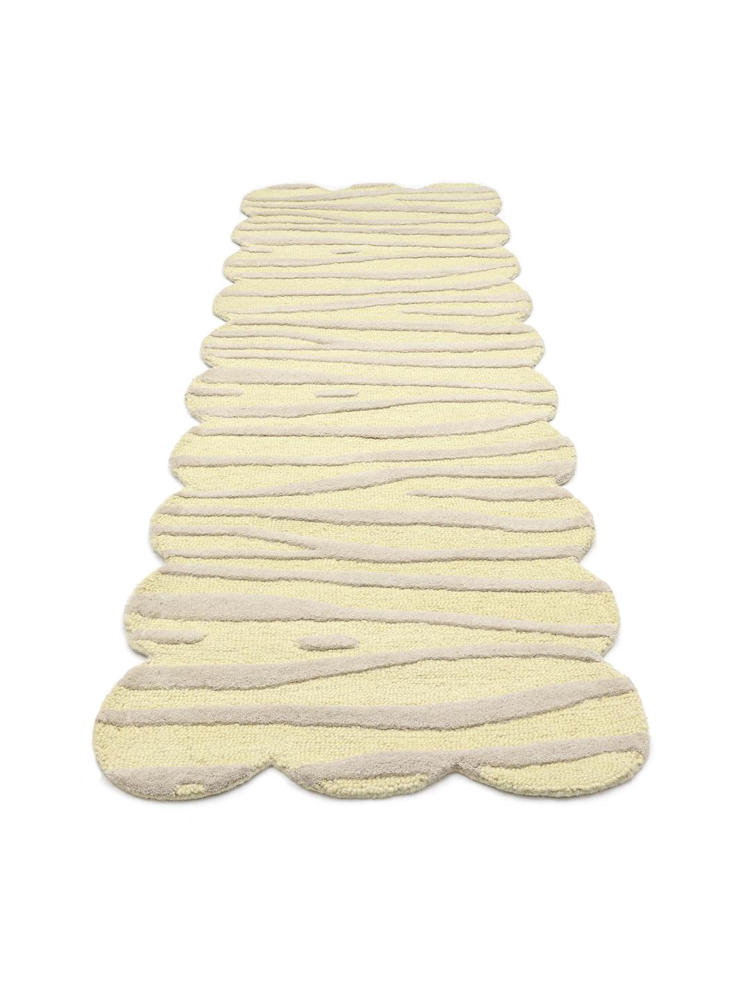 Gele en beige loper met een speels, op zebra's geïnspireerd patroon