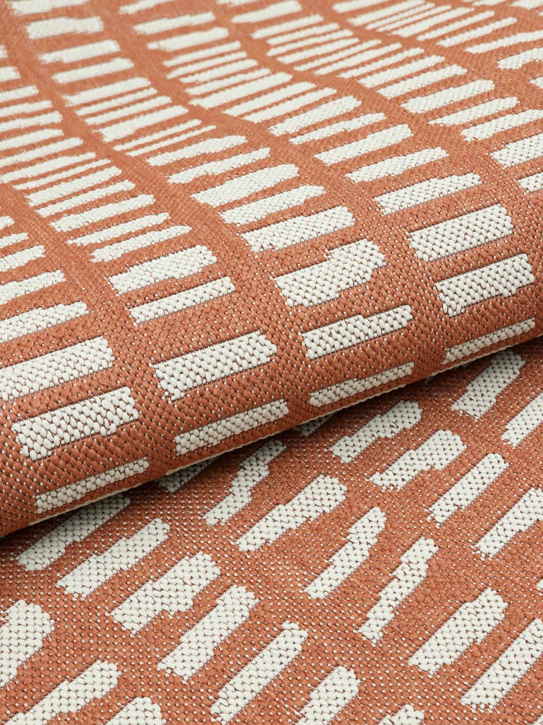 Rond vloerkleed in roestrood met een geweven textuur