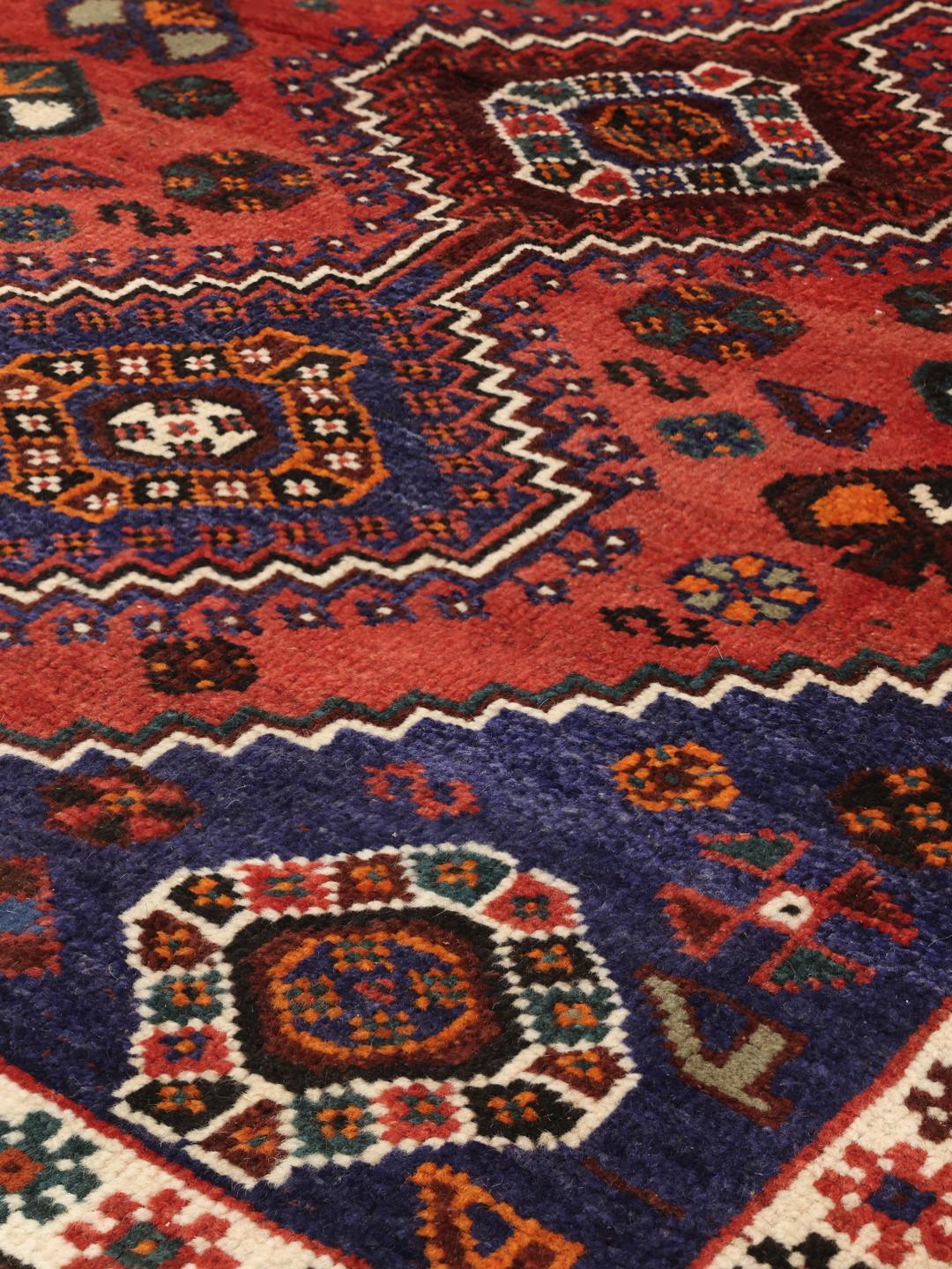 Hand-knotted Shiraz rug from the Middle East in red and blue
