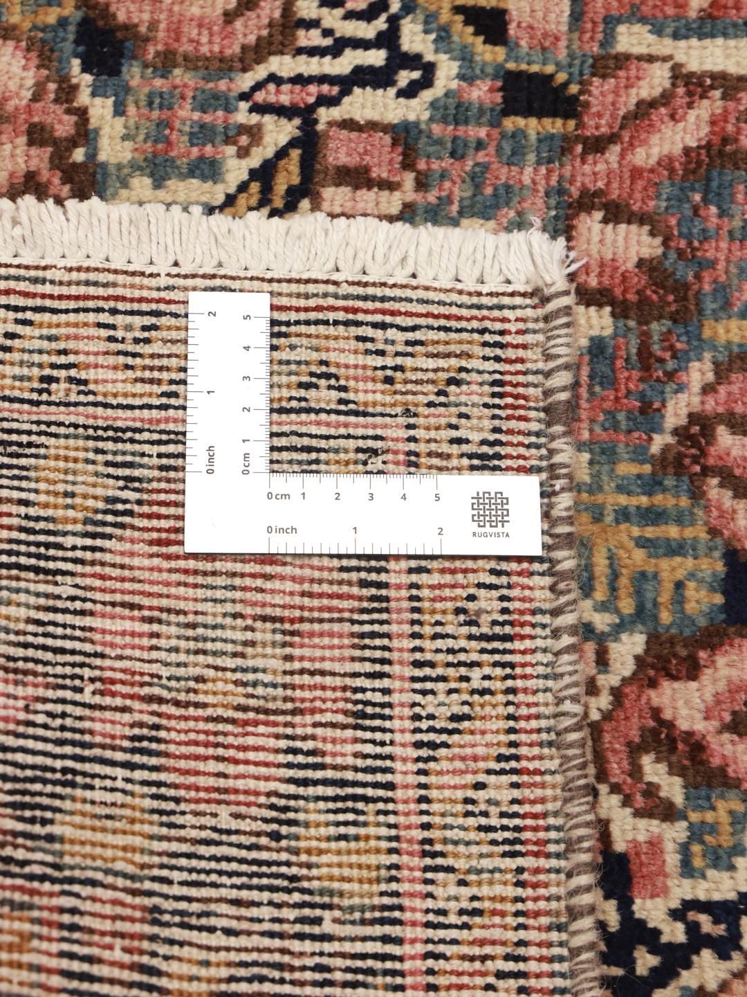 Håndknyttet Senneh-uld-tæppe fra Mellemøsten i beige og mørkeblå toner.