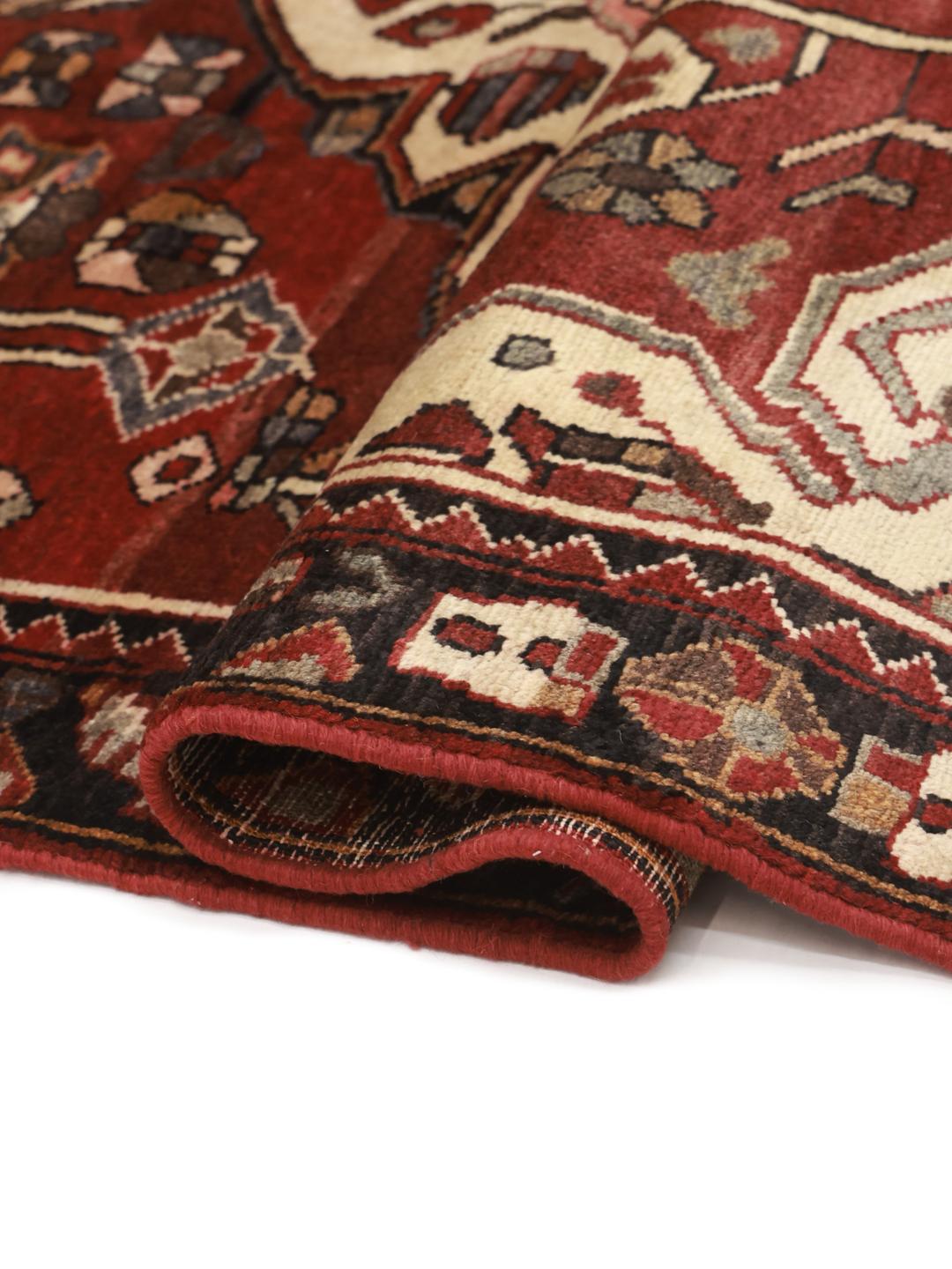 Handgeknoopt Bakhtiari-tapijt uit het Midden-Oosten met een rood en crèmekleurig geometrisch ontwerp