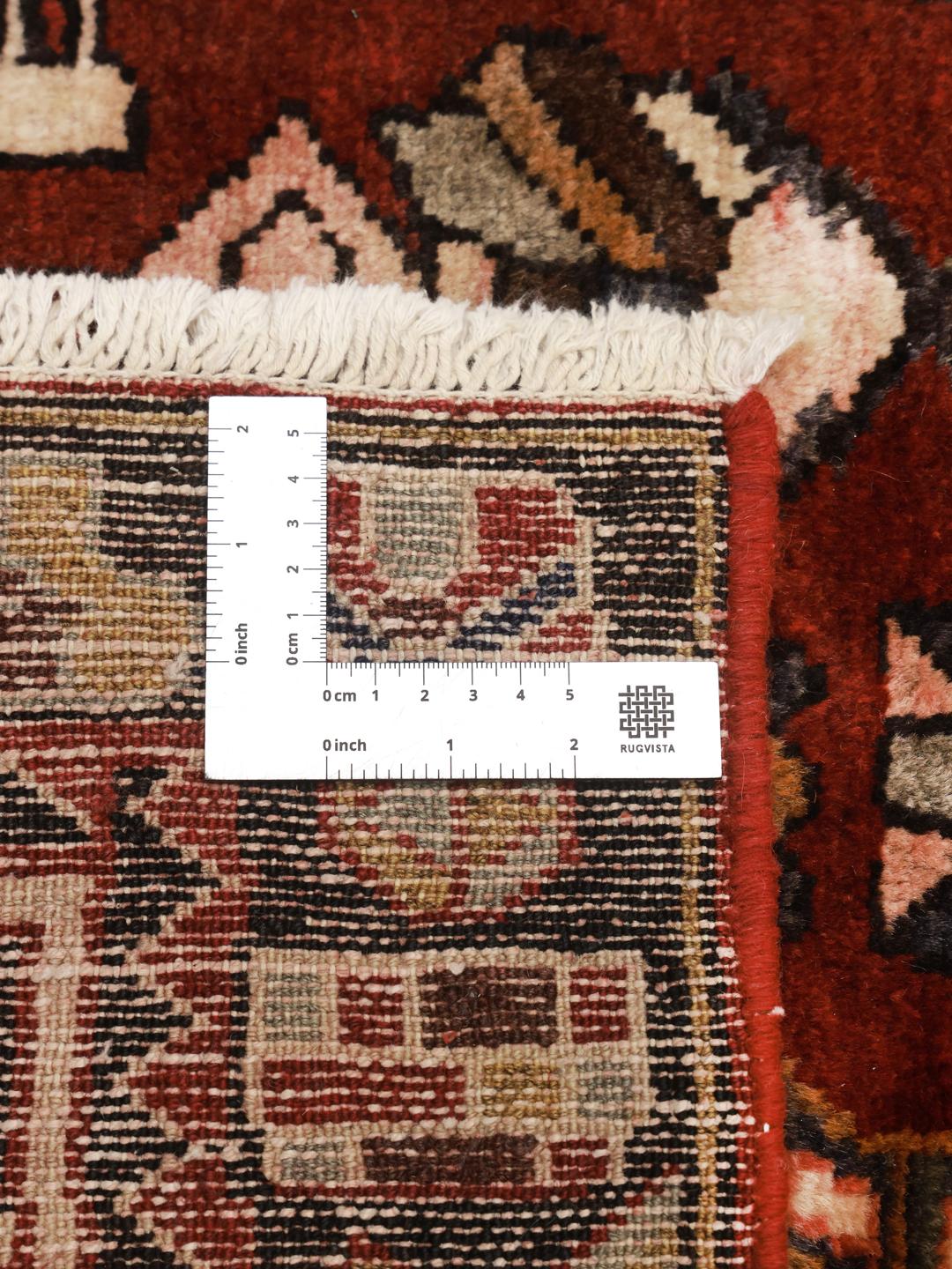 Handgeknoopt Bakhtiari-tapijt uit het Midden-Oosten met een rood en crèmekleurig geometrisch ontwerp