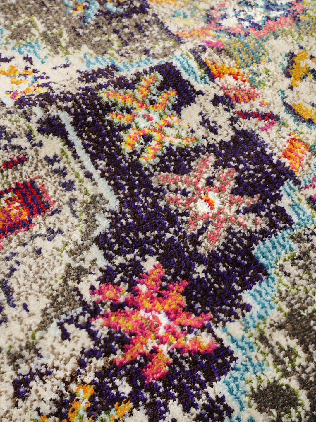 Multicolor vloerkleed met gedetailleerd patroon
