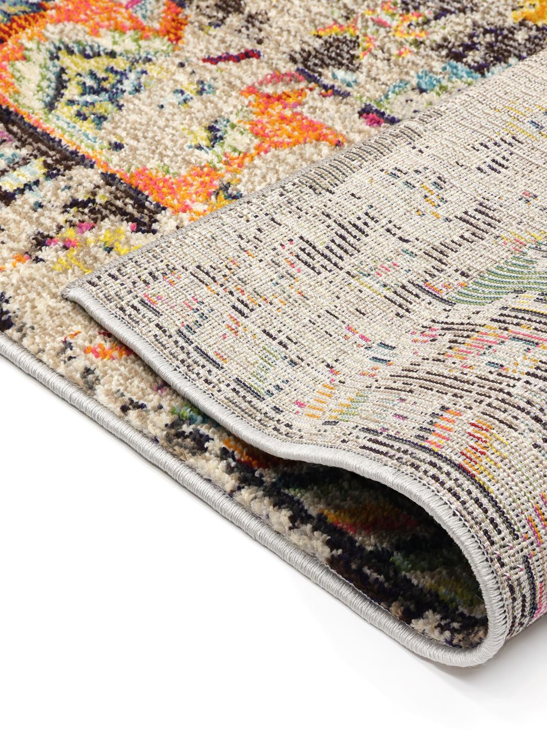 Multicolor vloerkleed met gedetailleerd patroon