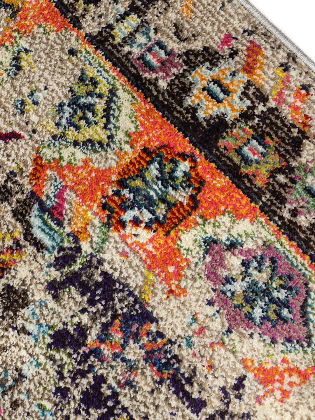 Multicolor vloerkleed met gedetailleerd patroon
