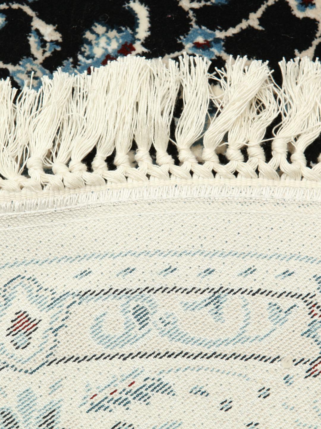 Rond donkerblauw vloerkleed met gedetailleerde decoratieve patronen