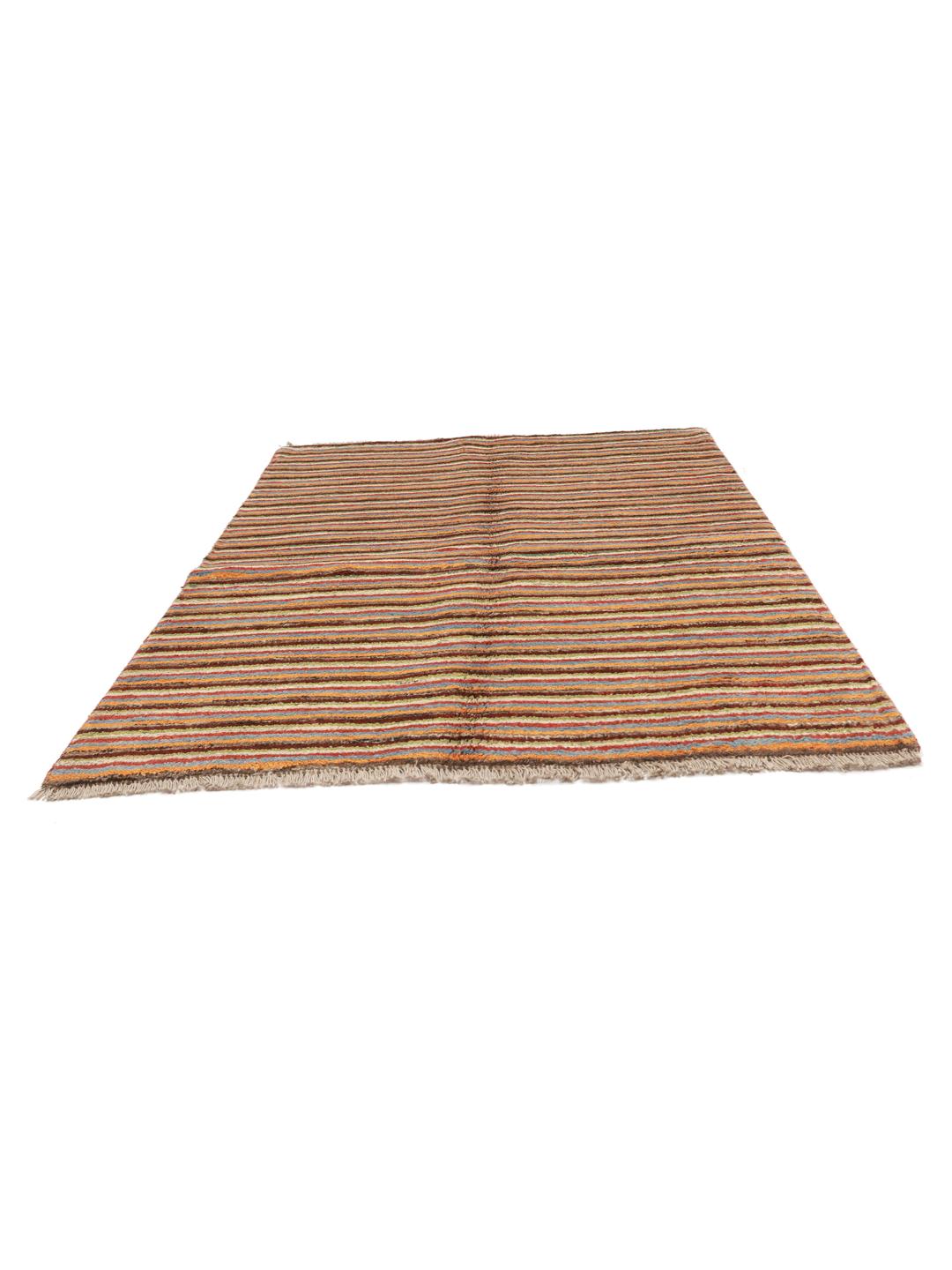 Handgeknoopt wollen Gabbeh-tapijt uit het Midden-Oosten met een levendig veelkleurig streeppatroon.