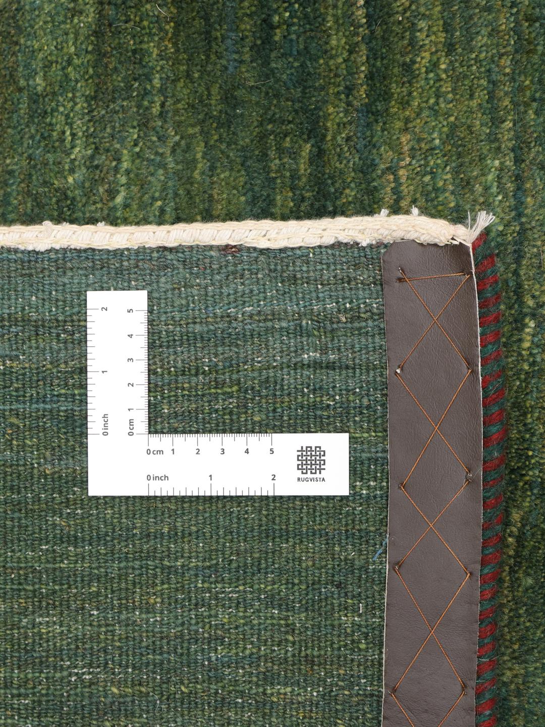Handgeknoopt groen Gabbeh tapijt uit het Midden-Oosten