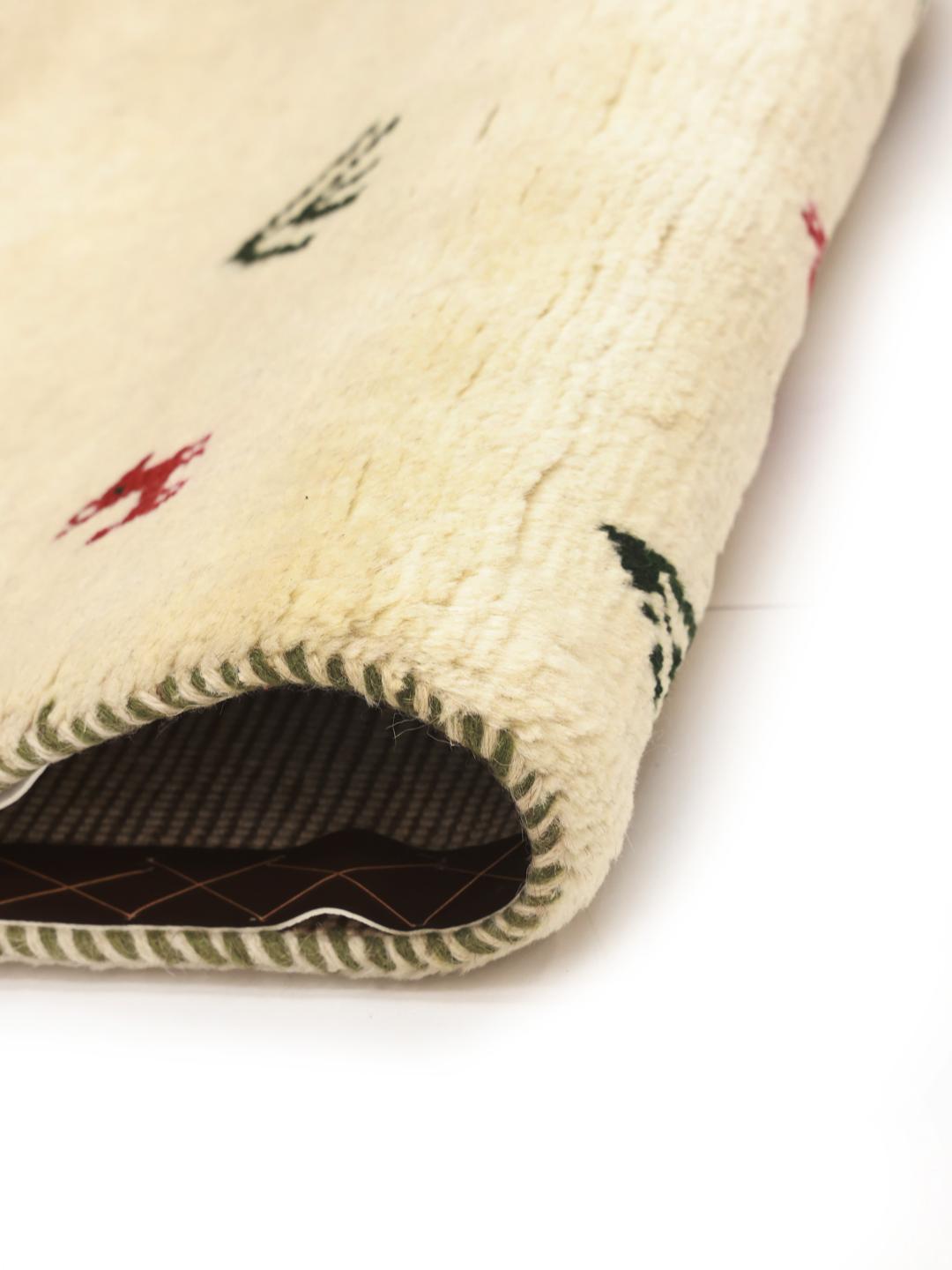 Handgeknoopt Gabbeh-tapijt uit het Midden-Oosten in beige met dieren- en boommotieven