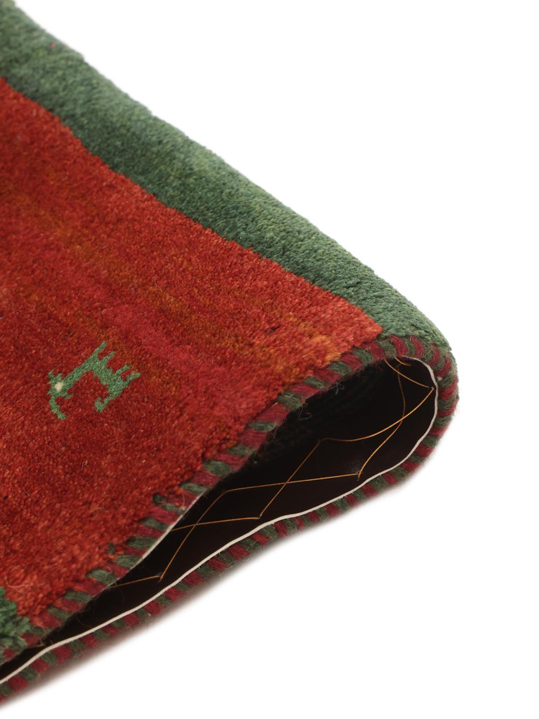 Handgeknoopt Gabbeh-tapijt uit het Midden-Oosten met een groen en rood kleurenpalet