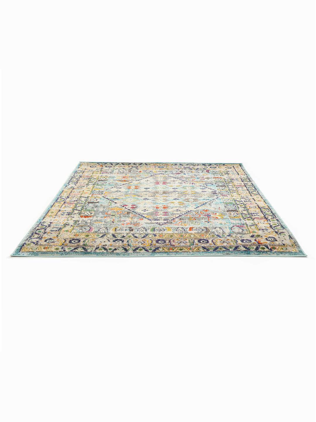 Tapis carre bleu clair avec motif detaille