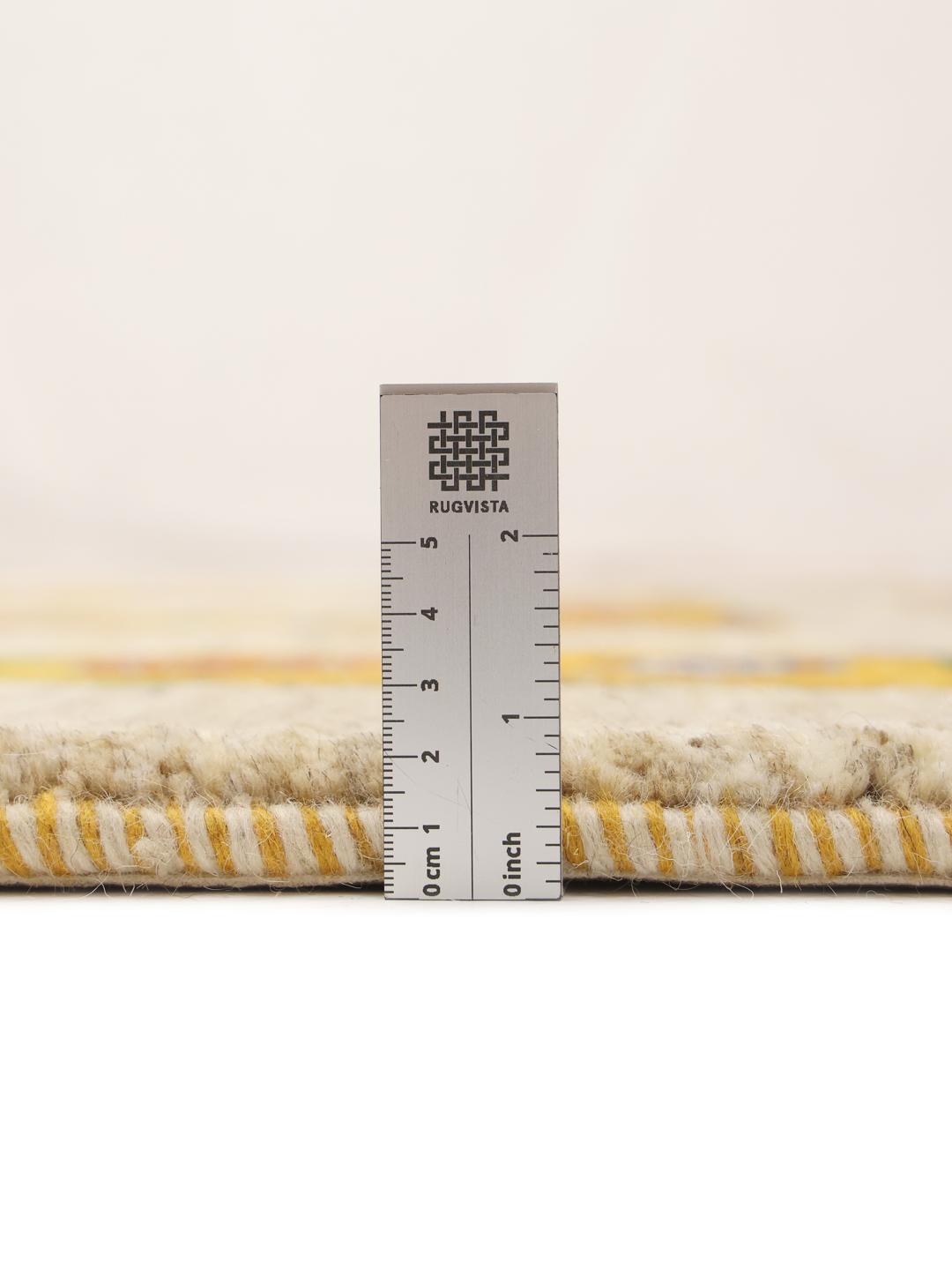 Handgeknoopt Loribaft wollen tapijt uit het Midden-Oosten met picturale motieven in beige en geel