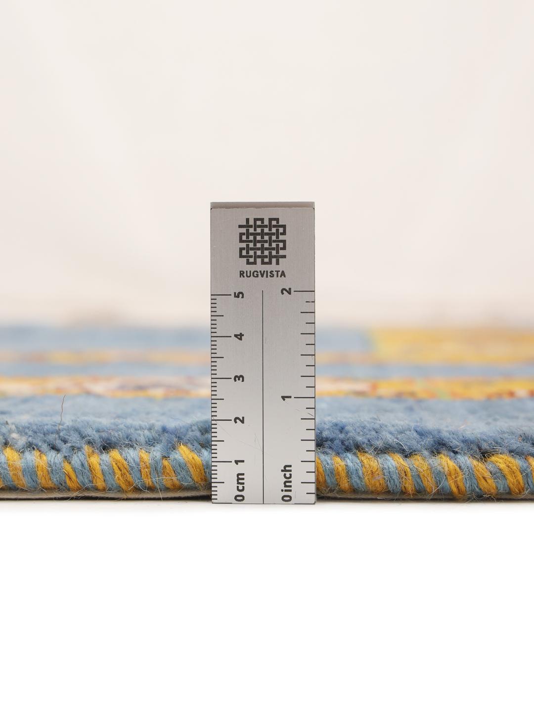 Handgeknoopt Loribaft-tapijt uit het Midden-Oosten met een diepblauw veld en gele rand.