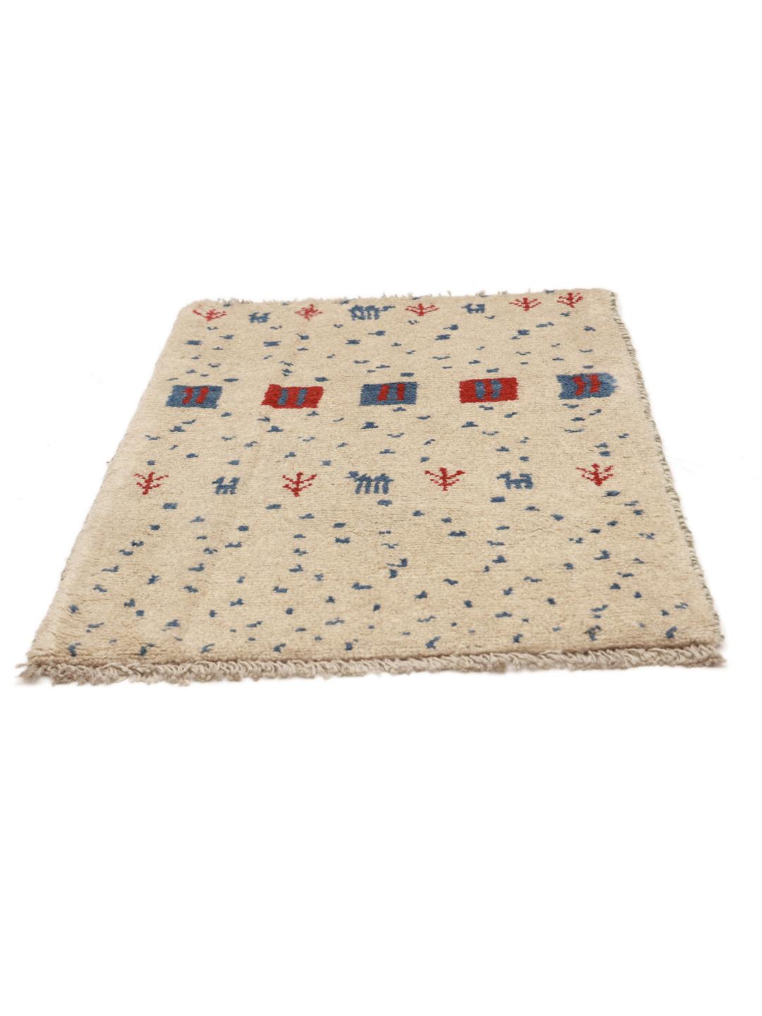 Handgeknoopt Gabbeh-tapijt uit het Midden-Oosten in beige met rode en blauwe motieven