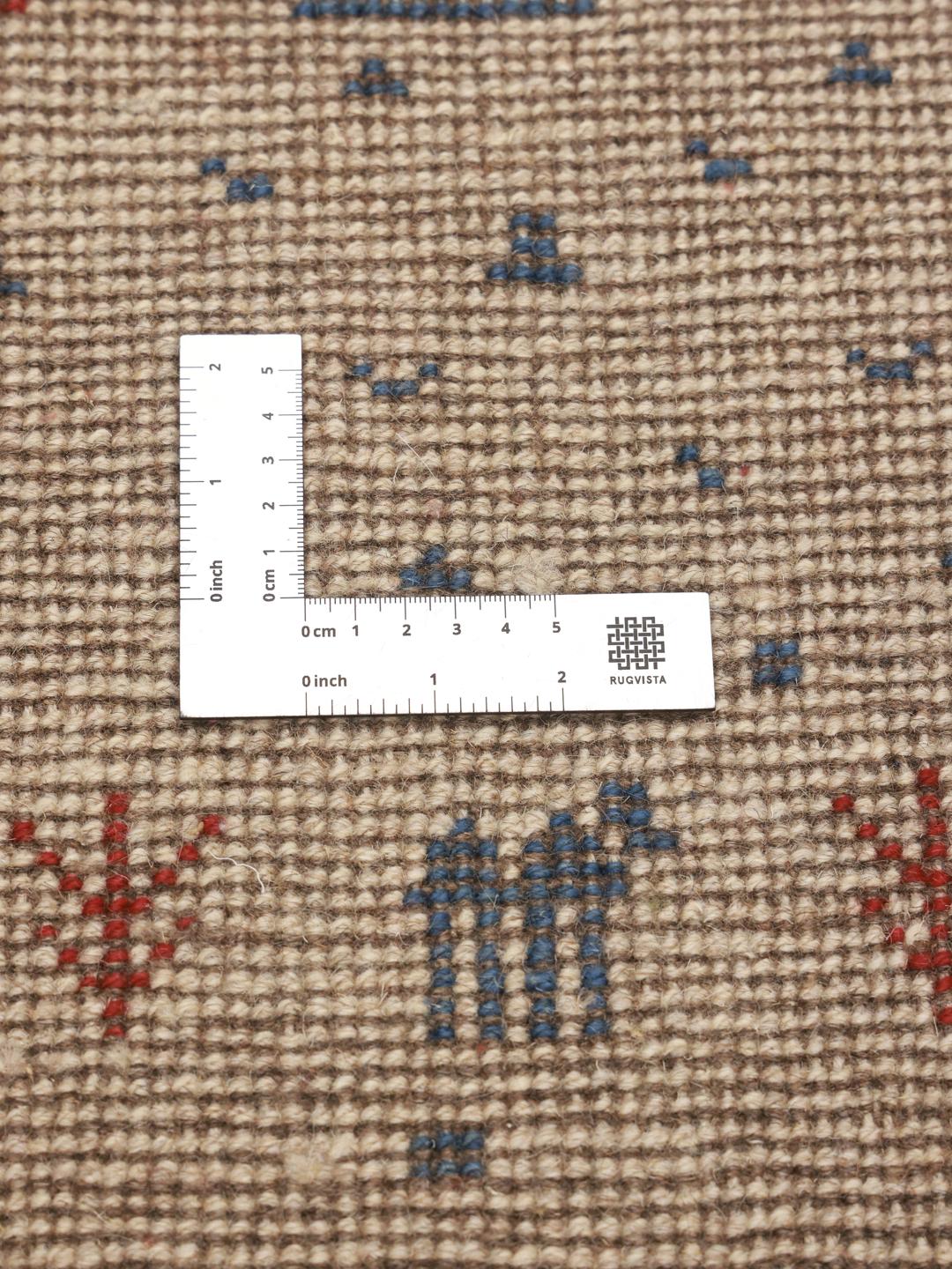 Handgeknoopt Gabbeh-tapijt uit het Midden-Oosten in beige met rode en blauwe motieven