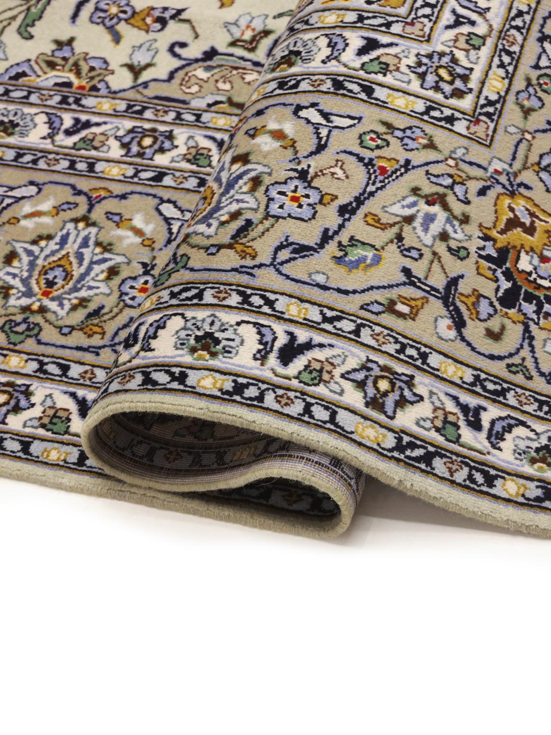Handgemaakt Keshan-tapijt met beige en blauwe bloempatronen uit het Midden-Oosten