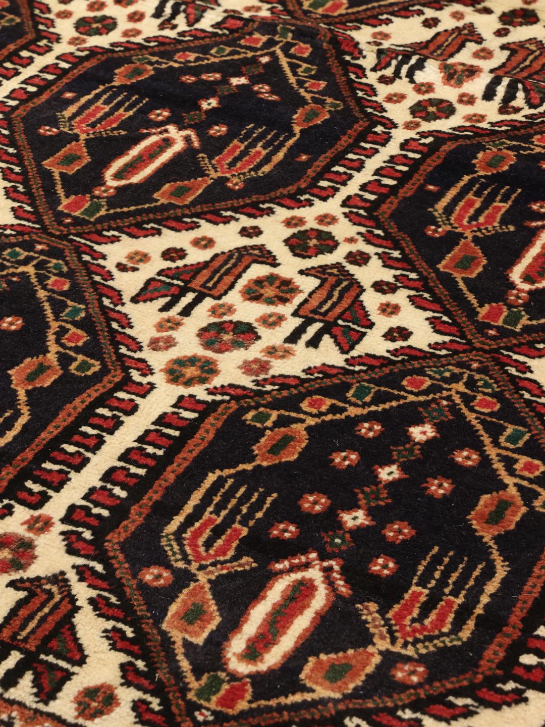 Met de hand geknoopt Afshar Shahre Babak-tapijt met geometrische tribale patronen in rood en donkerblauw uit het Midden-Oosten